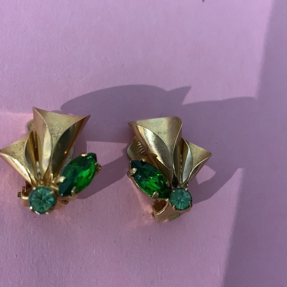 Beautiful clip on style earrings jewelry green and gold - Picture 3 of 5